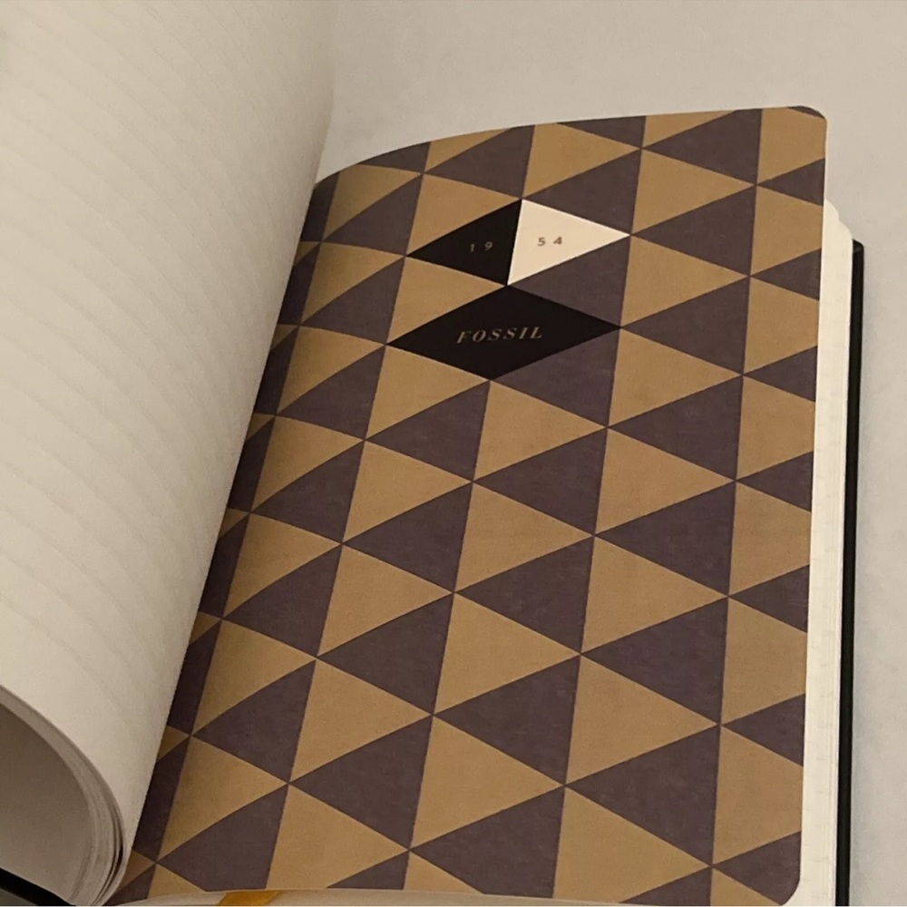 FOSSIL Agenda/ Notebook - Picture 4 of 10